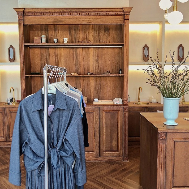 Clothing shop checkout page Me – обзор и цена Office Furniture Buyers